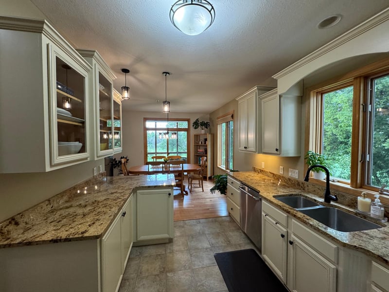 17731 Southridge Ct #Q, Minnetonka, MN 55345