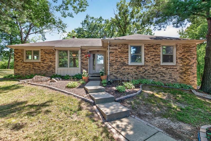 5795 Shannon Trl SE, Prior Lake, MN 55372