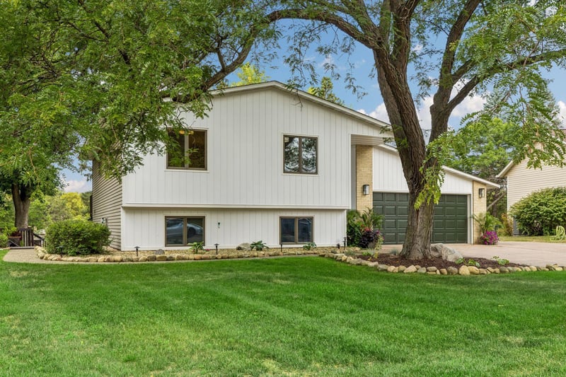 2660 Fairlawn Dr, Stillwater, MN 55082