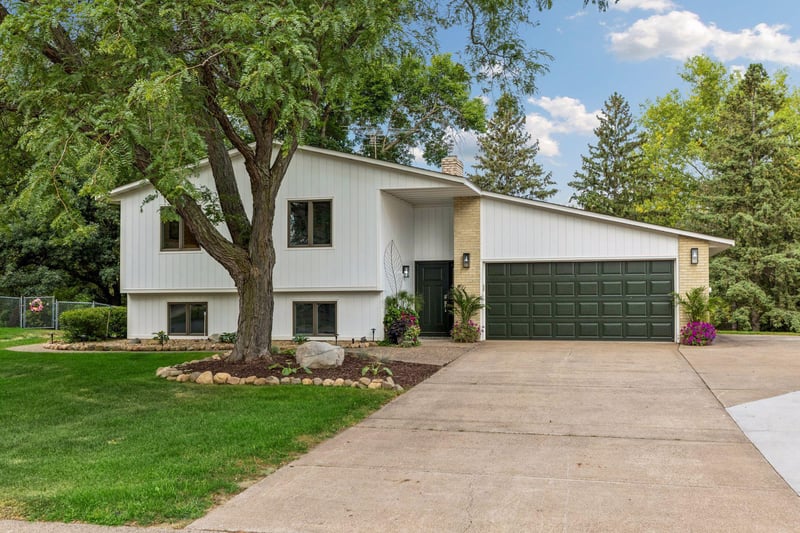 2660 Fairlawn Dr, Stillwater, MN 55082