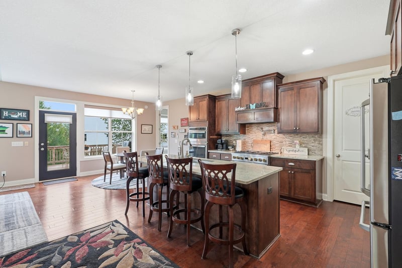 16588 E Lake Dr, Lakeville, MN 55044