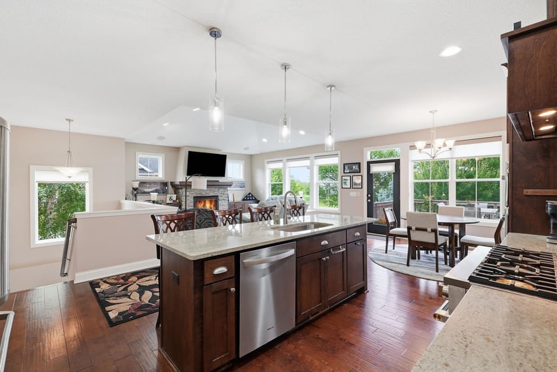 16588 E Lake Dr, Lakeville, MN 55044