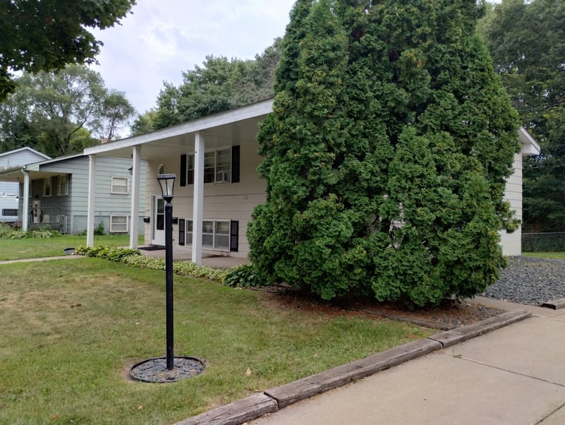 1655 Mcafee St, Saint Paul, MN 55106