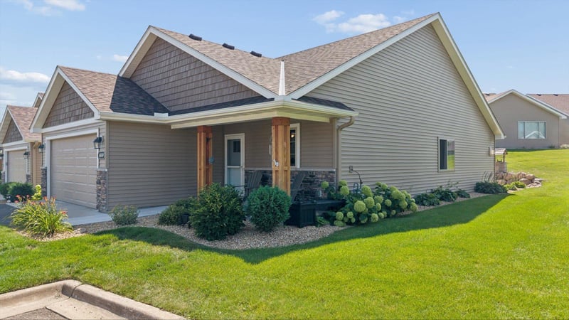 6049 Iris Ln, Rockford, MN 55373