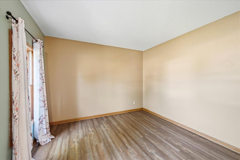 2084 Wallingford Cir, Woodbury, MN 55125