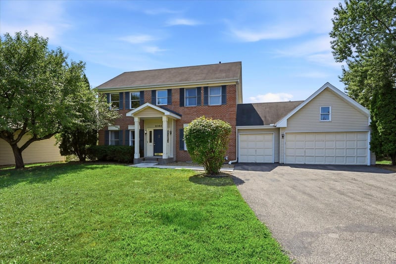 2084 Wallingford Cir, Woodbury, MN 55125