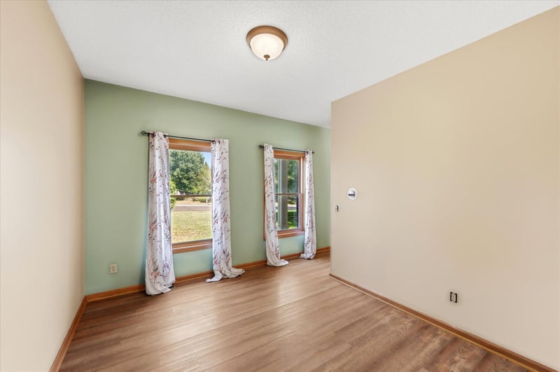 2084 Wallingford Cir, Woodbury, MN 55125
