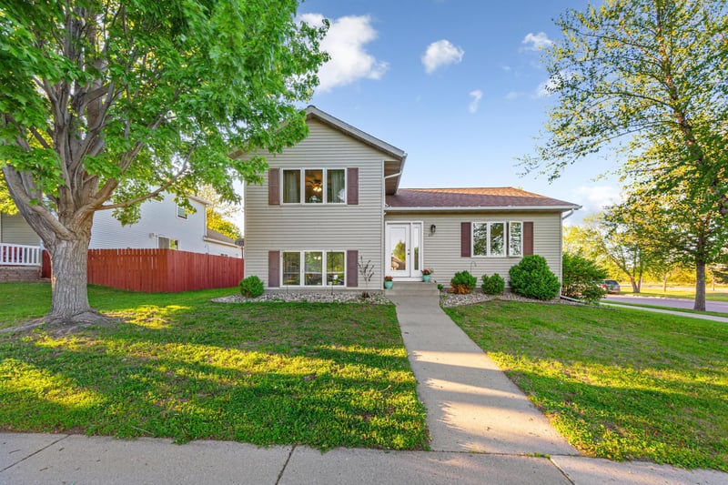 601 Bassford St, Saint Peter, MN 56082