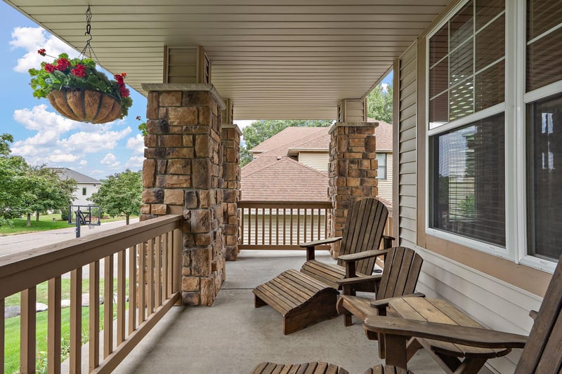 10742 Maple Blvd, Woodbury, MN 55129