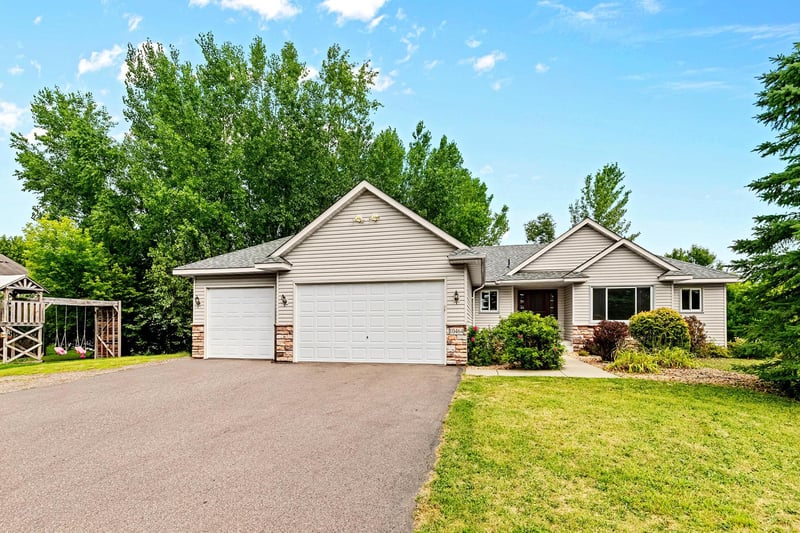 10464 Spruce St, Chisago City, MN 55013
