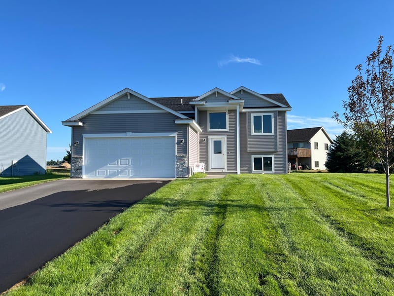 1802 Oak Pond Dr NW, Sauk Rapids, MN 56379