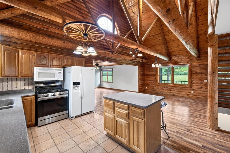 565 Beckman Rd, La Crescent, MN 55947