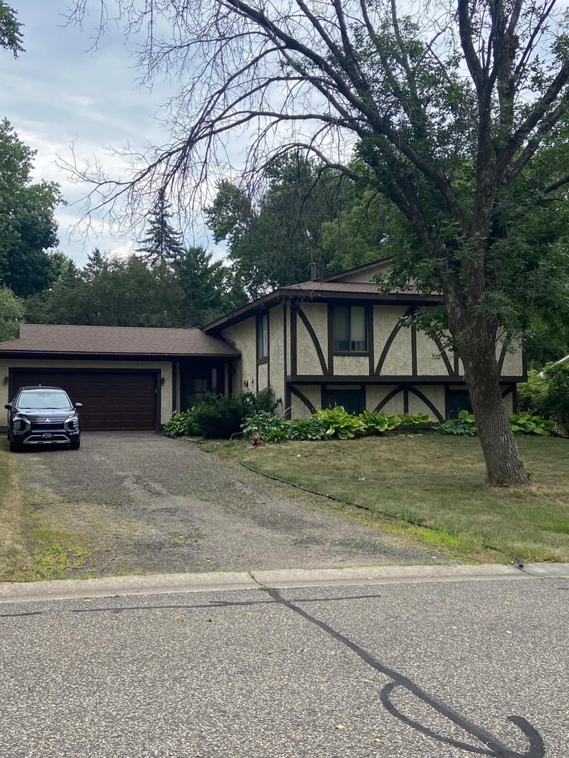 3052 Camelot Cir, Woodbury, MN 55125