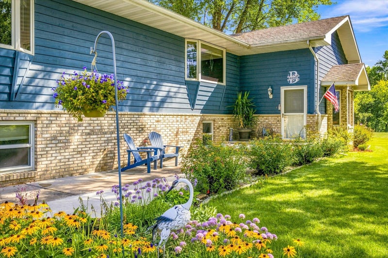 33165 Marmon St NE, Cambridge, MN 55008