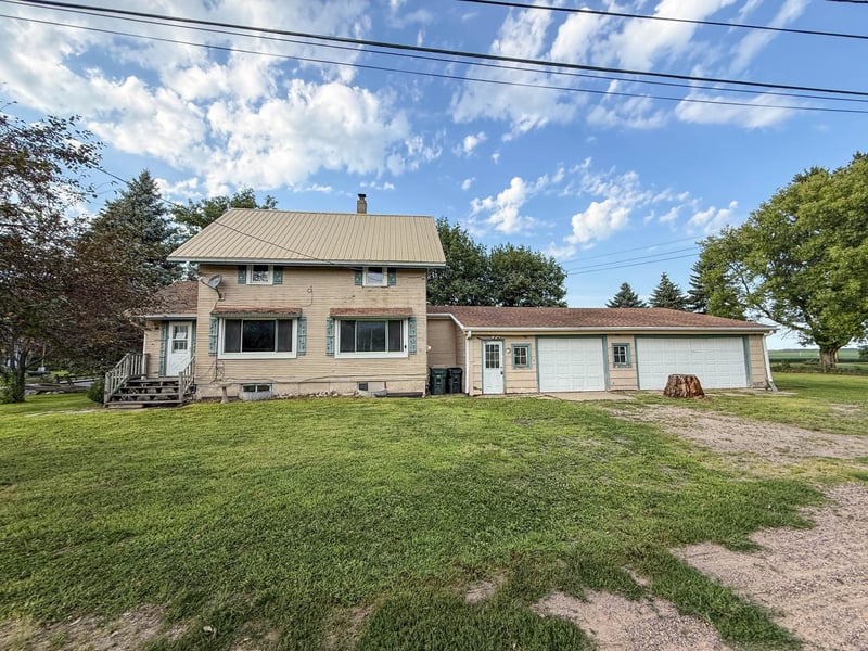 741 East St, Stewart, MN 55385