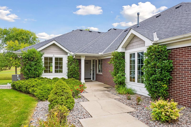 8810 Pointe Vista Dr, Victoria, MN 55386
