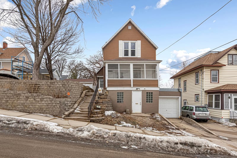 118 1st St SW, Faribault, MN 55021