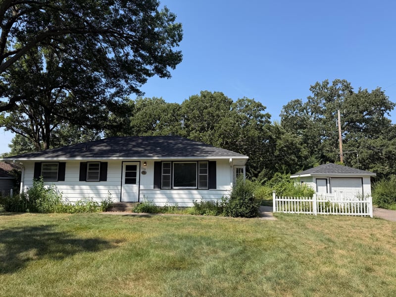 7340 Knollwood Dr, Mounds View, MN 55112