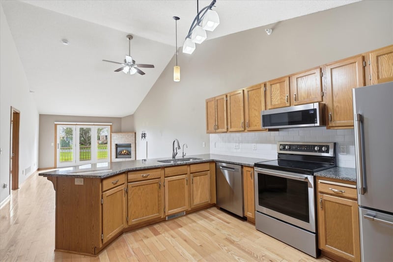 10605 44th Ave N #E, Plymouth, MN 55442