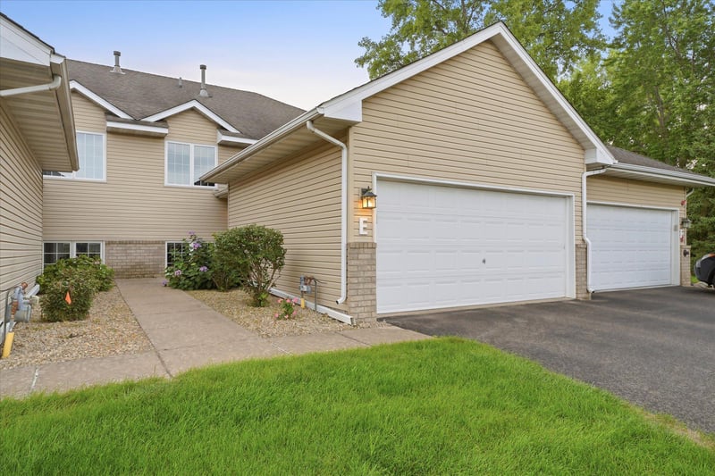10605 44th Ave N #E, Plymouth, MN 55442