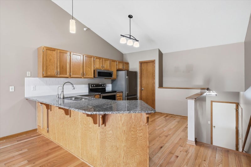 10605 44th Ave N #E, Plymouth, MN 55442