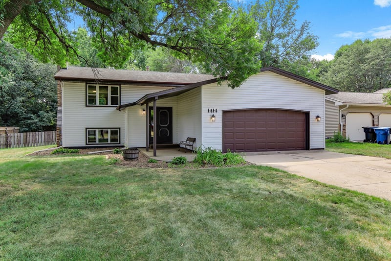 1414 76th Ave NE, Fridley, MN 55432