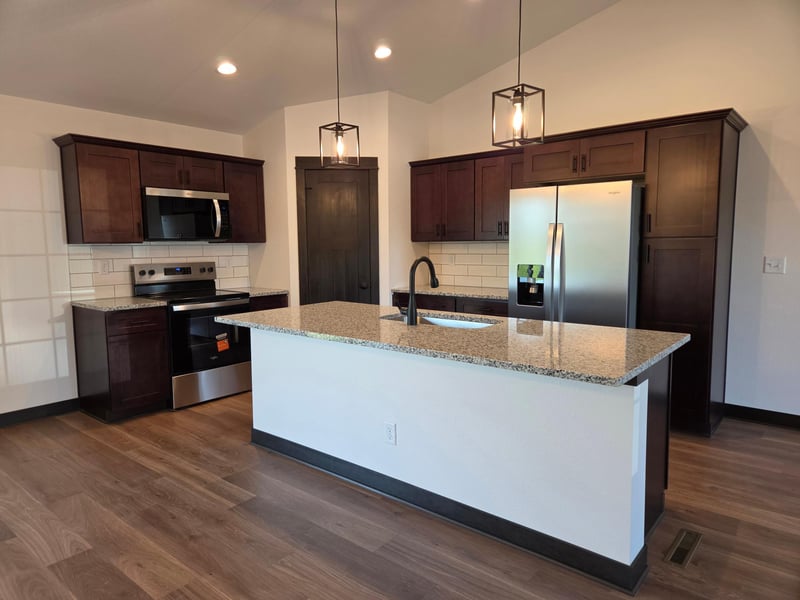 511 Gunnar Ln, Ellendale, MN 56026