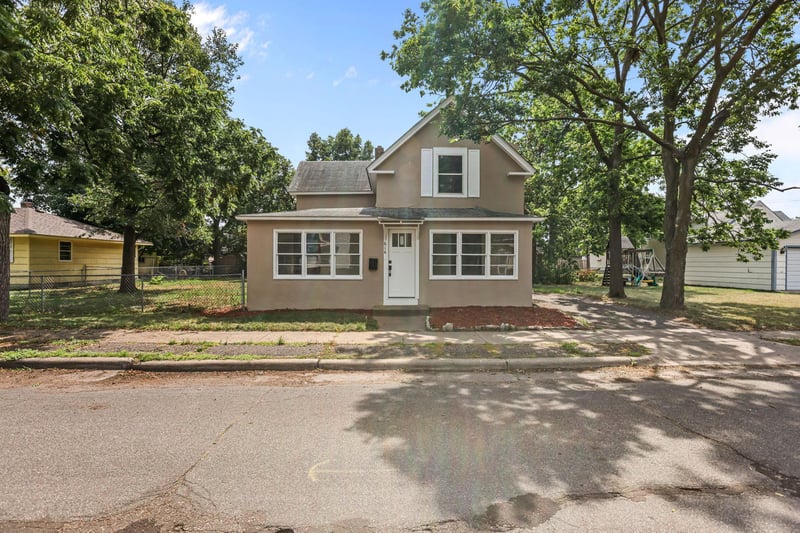 614 Jackson St, Anoka, MN 55303