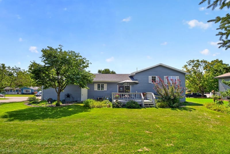 849 E 13th St, Saint Charles, MN 55972