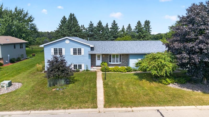 849 E 13th St, Saint Charles, MN 55972