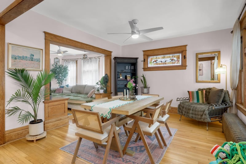 823 Armstrong Ave, Saint Paul, MN 55102