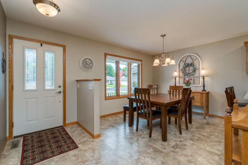 129 Cameo Ln, Mankato, MN 56001