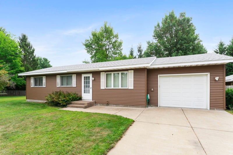 5895 Red Fox Rn, North Branch, MN 55056