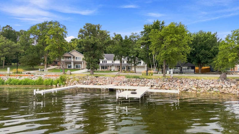 1082 W Lake Dr, Detroit Lakes, MN 56501