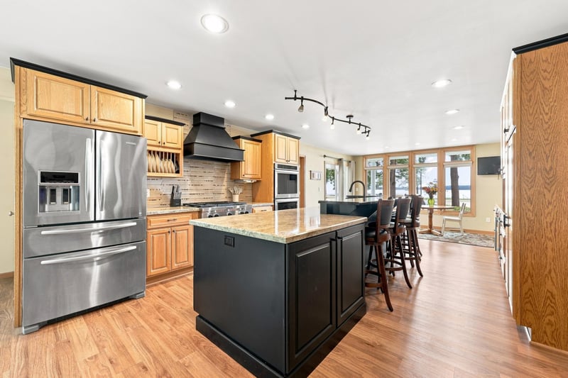 1082 W Lake Dr, Detroit Lakes, MN 56501