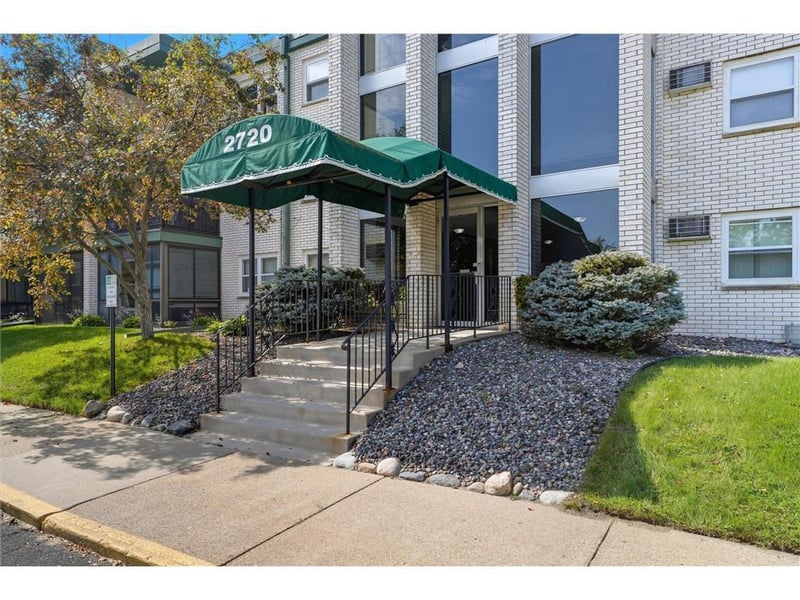2720 Dale St N #C113, Roseville, MN 55113