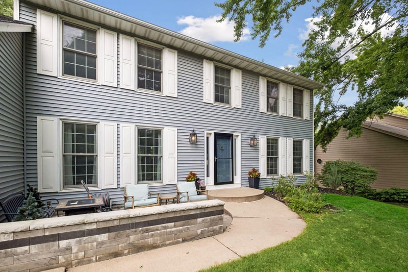 4747 Burr Oak St, Eagan, MN 55122