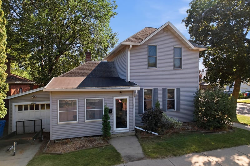 351 E Sanborn St, Winona, MN 55987
