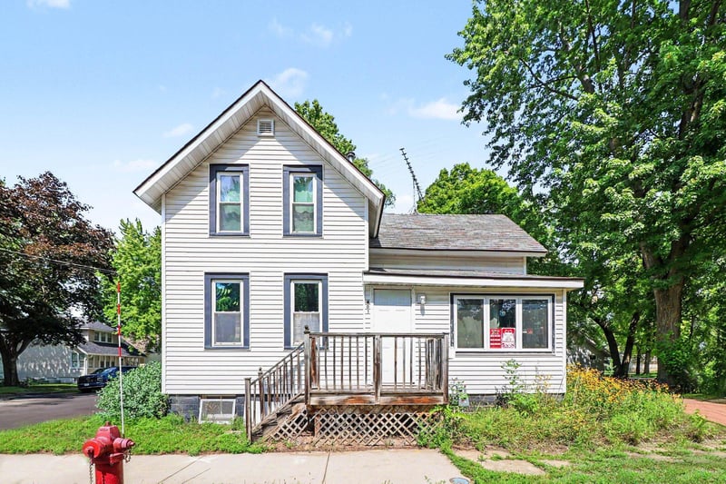 401 Oak Ave SE, Montgomery, MN 56069