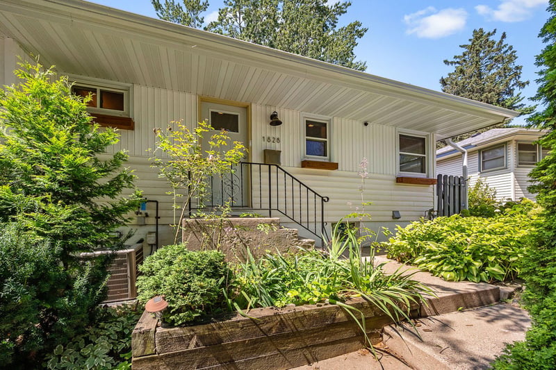 1828 Parker Ln, Saint Louis Park, MN 55426