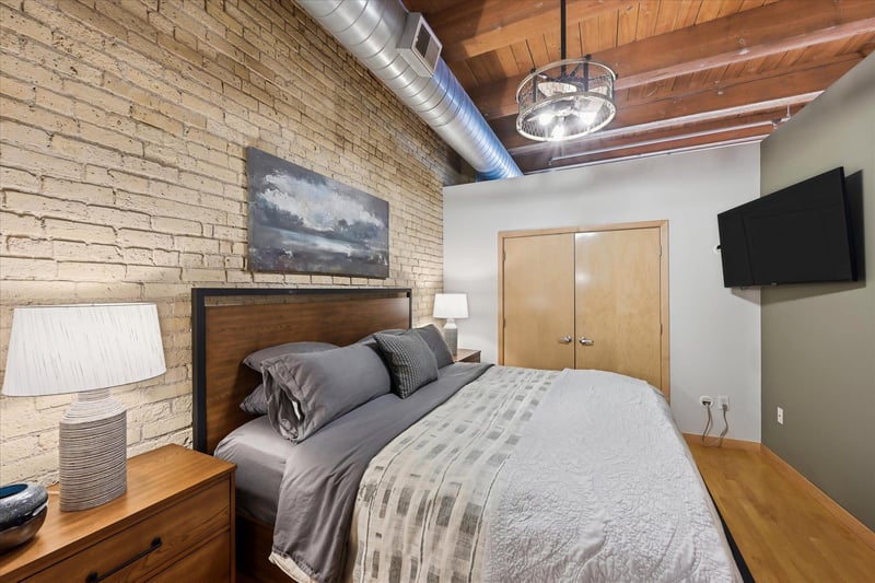 607 Washington Ave S #202, Minneapolis, MN 55415