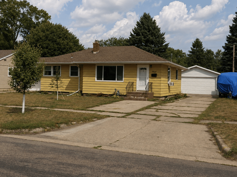 1820 5th St S, Moorhead, MN 56560