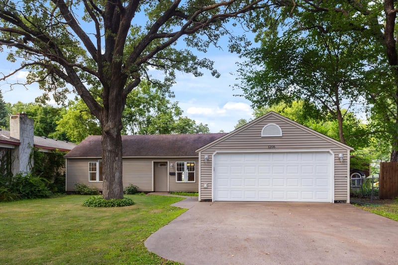 1206 2nd St N, Princeton, MN 55371