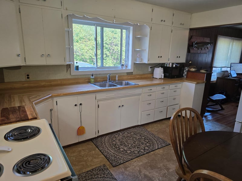 305 E Hill Dr, Frazee, MN 56544