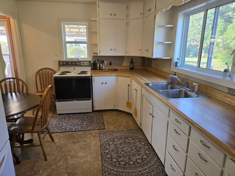 305 E Hill Dr, Frazee, MN 56544