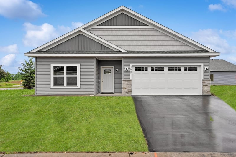 4921 Evergreen Dr N, Hugo, MN 55038