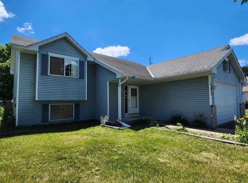 6259 Forest Boulevard Trl, Wyoming, MN 55092