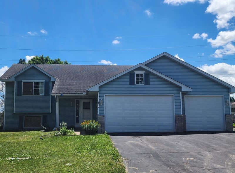6259 Forest Boulevard Trl, Wyoming, MN 55092