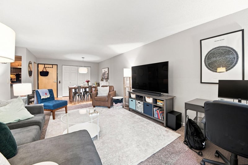 3155 Coachman Rd #381, Eagan, MN 55121