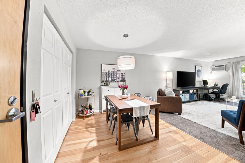3155 Coachman Rd #381, Eagan, MN 55121